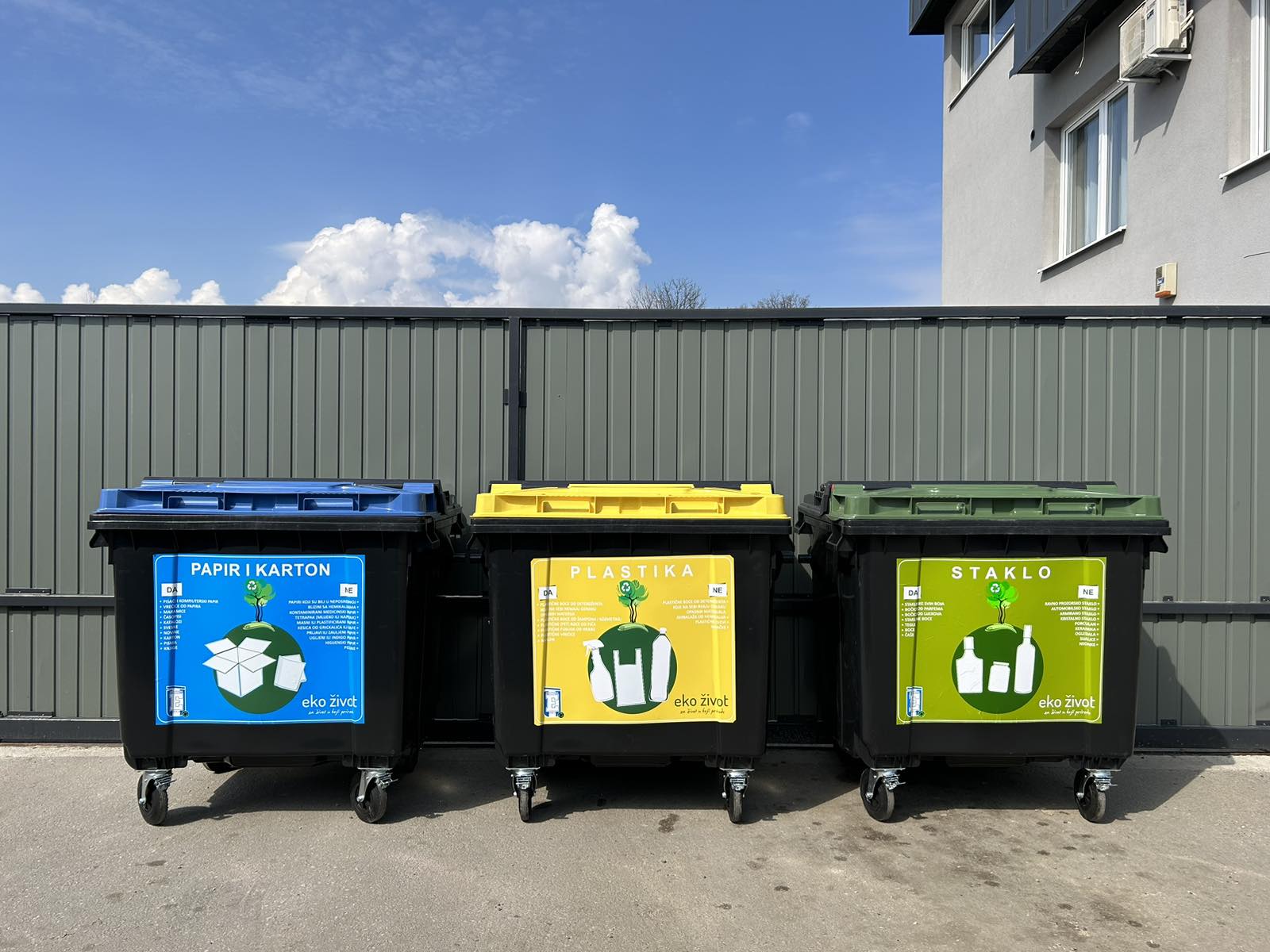 1100 Liter Containers